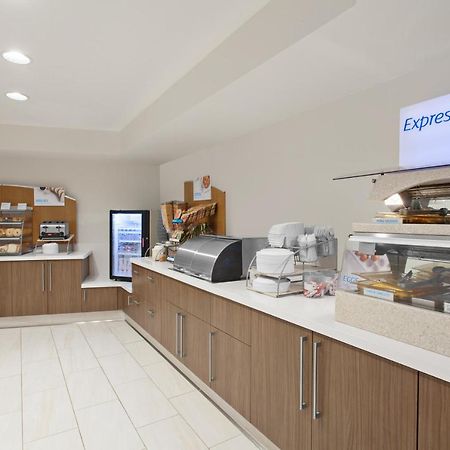 Holiday Inn Express West Los Angeles By Ihg Exterior photo