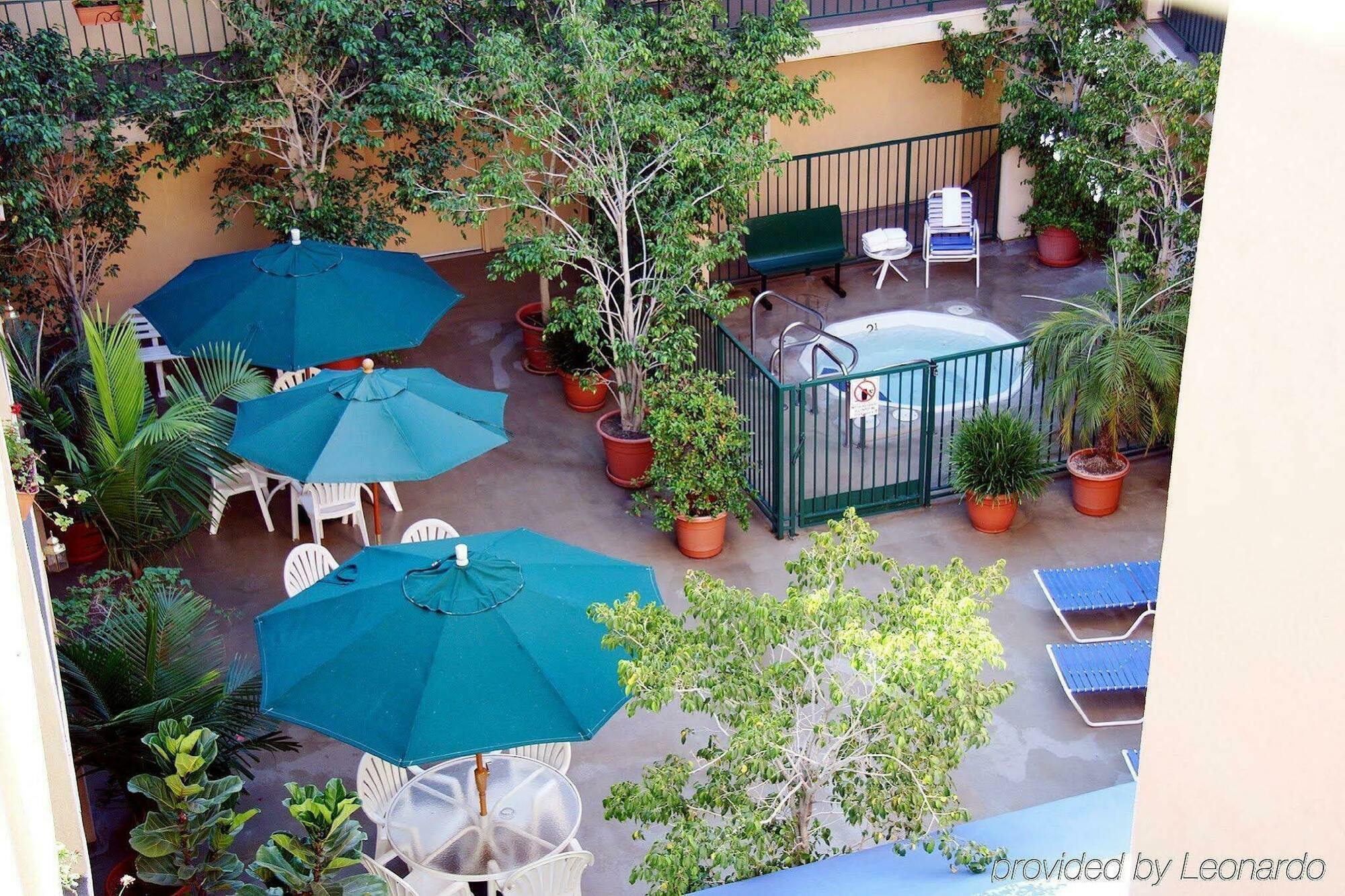 Holiday Inn Express West Los Angeles By Ihg Exterior photo